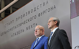 Губернатор Нижегородской области Валерий Шанцев и Президент Группы ГАЗ Вадим Сорокин на торжественной церемонии.jpg